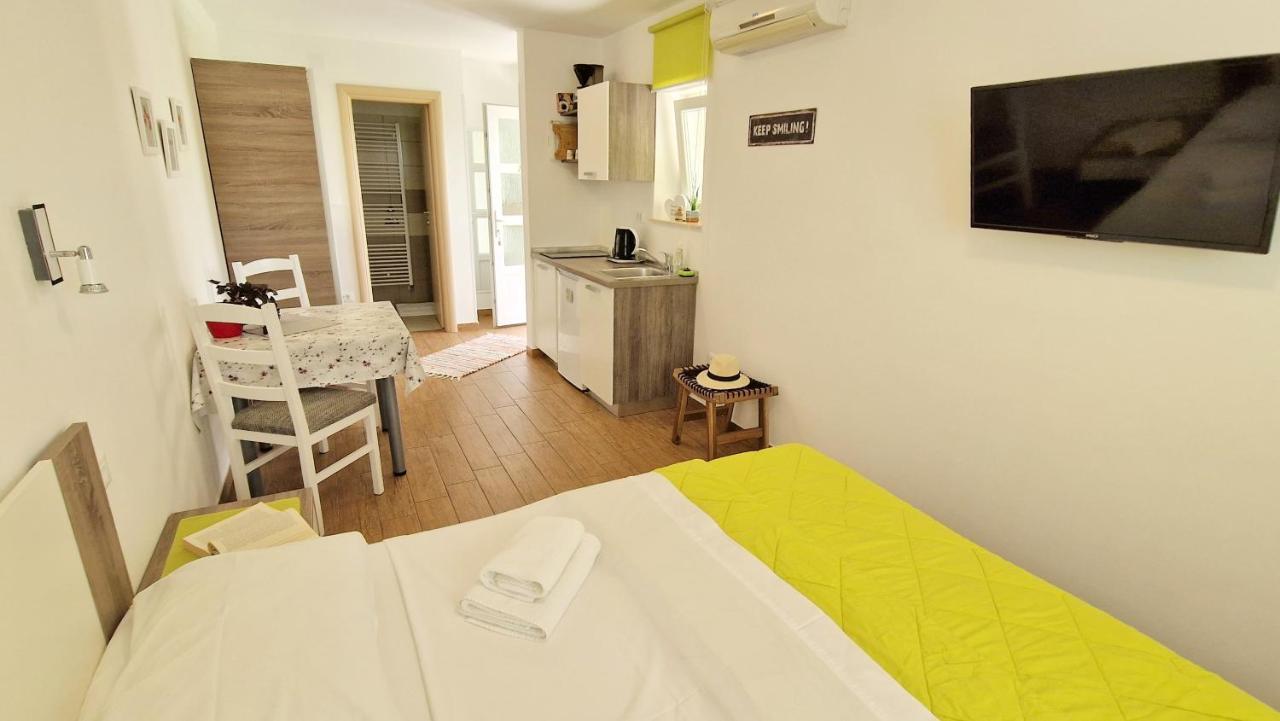 Apartment Pipo Krk Town Exterior foto